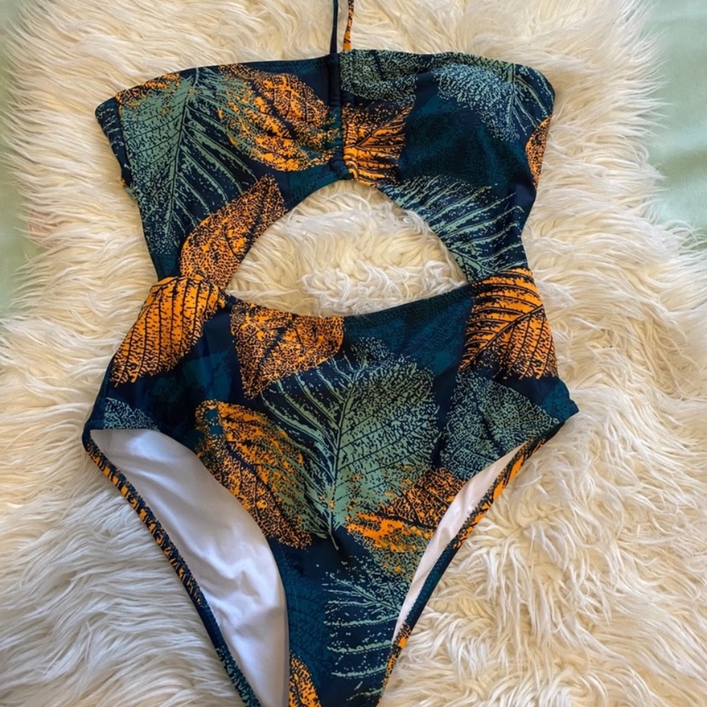 Cupshe 1 piece swimsuit NWT